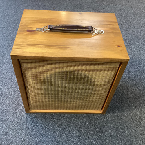 Vist Large View of Product Image Which is Used NO BRAND (Brandless Product) GUITAR CAB 1X10 CELESTION 10 30 1 x 10 Guitar Speaker Cabinet 1 x 10 40111-S000185498
