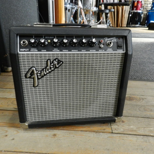 Vist Large View of Product Image Which is Used Fender FRONTMAN 15R 1 x 8 Solid State Amplifier 1 x 8 40105-S000075741