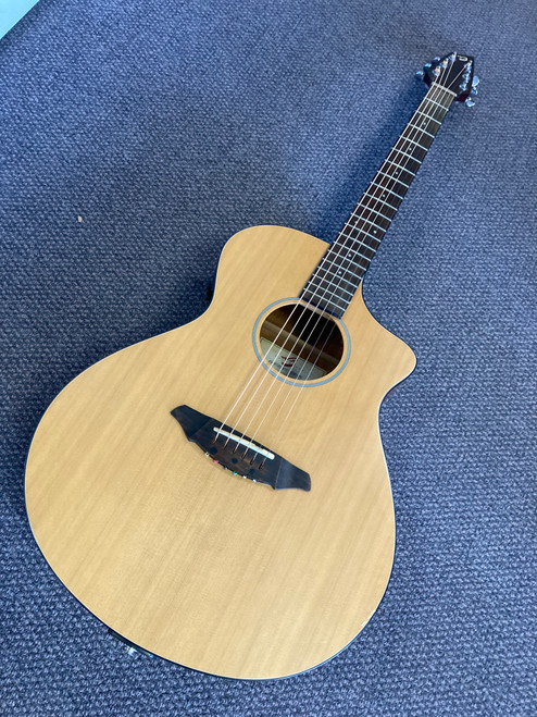 Vist Large View of Product Image Which is Used Breedlove PASSPORT C250/CME Acoustic Guitar Natural