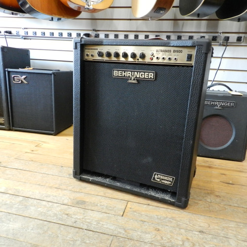 Used Behringer ULTRABASS BX600 1 x 12 Solid State Amplifier 1 x 12 40105-S000075882
