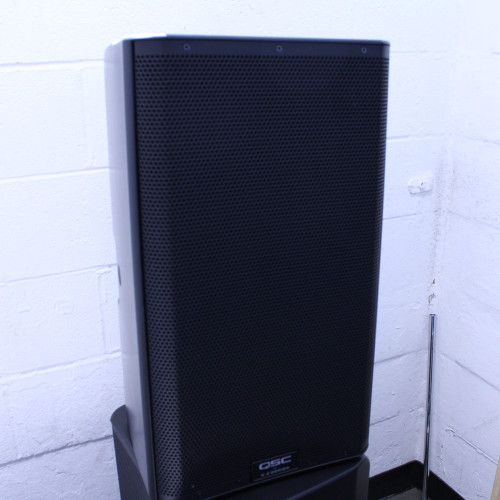 Used QSC K12.2 SPEAKER PAIR W/PROX ROAD CASE Powered Full Range Speaker Cabinet 40123-S000129158