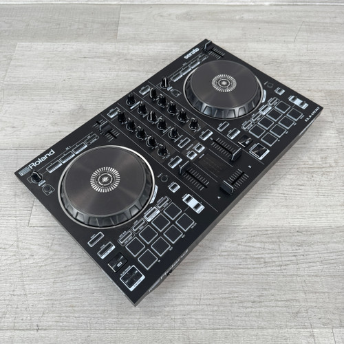 Used Roland DJ-202 - 4-deck Serato DJ Controller 40112-S000178012