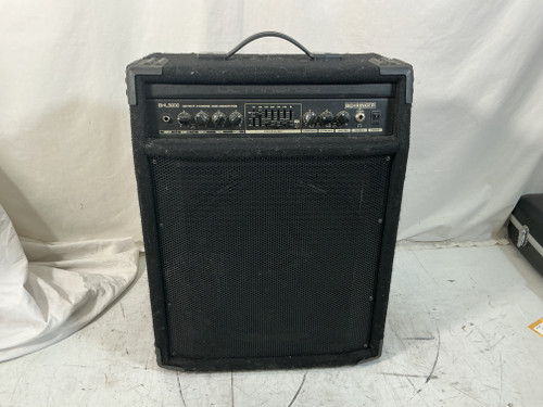 Used Behringer BXL3000 BASS AMP 1 x 15 Bass Combo Amplifier 1 x 15 40012-S000302449