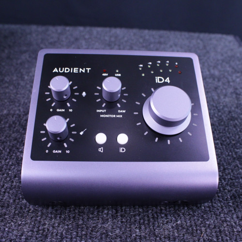 Used Audient ID4 W/BOX Computer Interface 2 A/D Recording Inputs 40123-S000130256