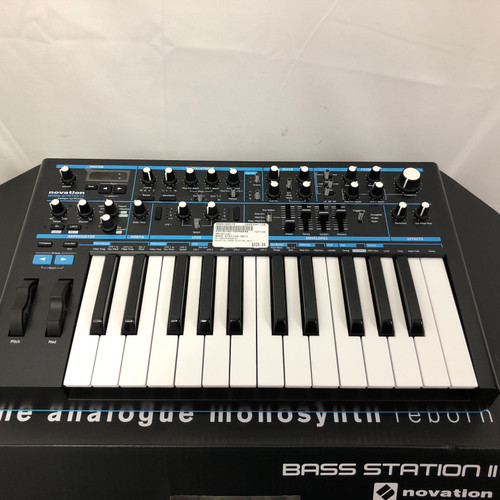 Used Novation BASS STATION MKII 25-Key Synthesizer 25-Key 41128-S000106219