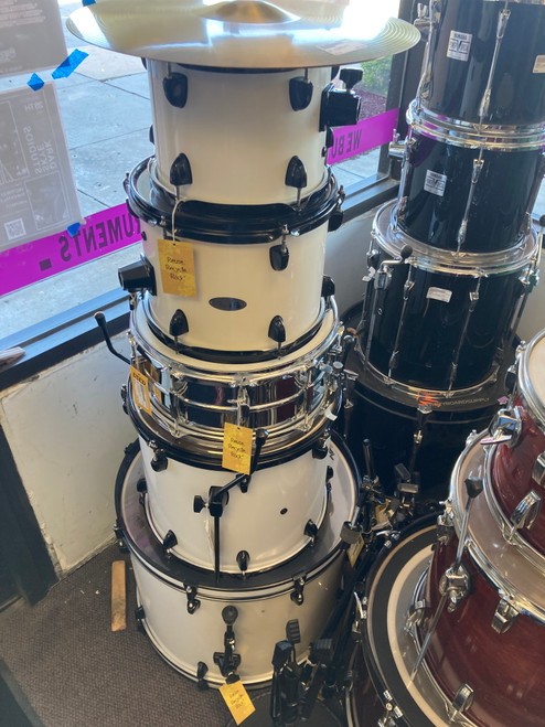 Used SPL  5 PIECE W/ALL Drum Shells and Hardware White 22" Kick Drum 40085-S000105448