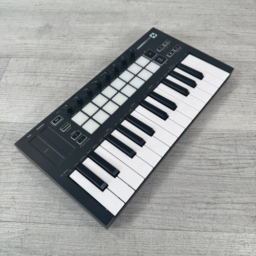 Used Novation Launchkey Mini 25 MK2 Keyboard Controller - 25-key 40112-S000178537