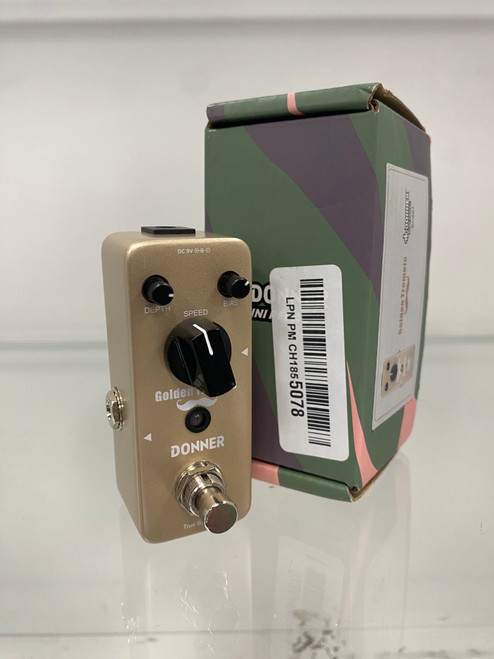 Vist Large View of Product Image Which is Used Donner GOLDEN TREMOLO PEDAL Vintage Guitar Effects Pedal 41129-S000010180