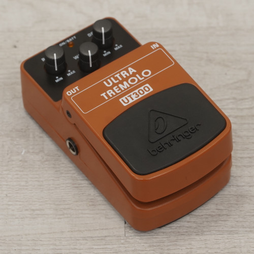 Vist Large View of Product Image Which is Used Behringer UT300 Ultra Tremolo Pedal 40015-S000328525