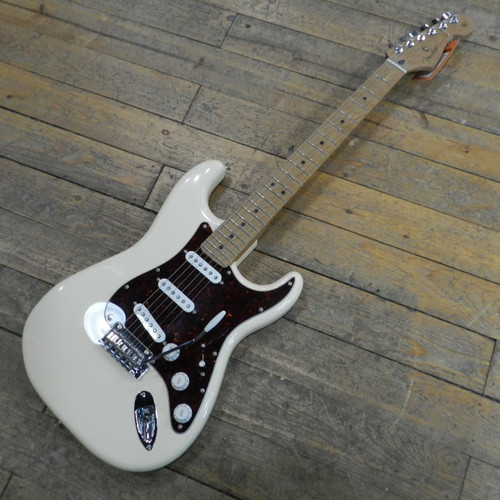 Used Fender FENDER MIM STRATOCASTER S Type Electric Guitar White 6-String 40105-S000076239