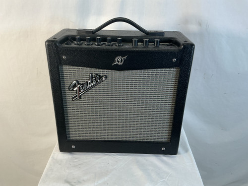 Used Fender MUSTANG 1 V.2 1 x 8 Solid State Amplifier 1 x 8 40012-S000303997
