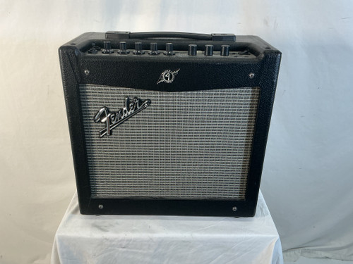 Vist Large View of Product Image Which is Used Fender MUSTANG 1 V.2 1 x 8 Solid State Amplifier 1 x 8 40012-S000304028