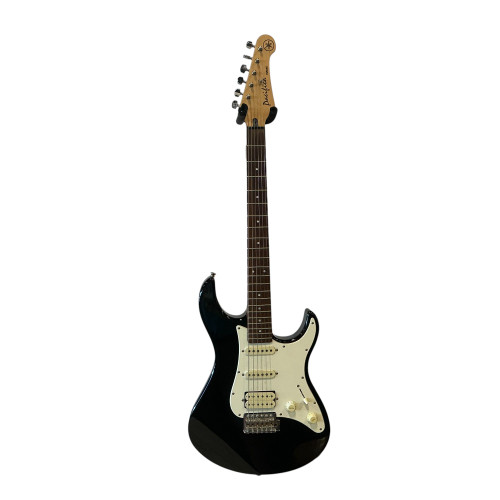 Vist Large View of Product Image Which is Used Yamaha PACIFICA PAC102 W/GIG BAG S Type Electric Guitar Black 6-String 40009-S000307038