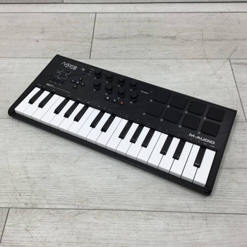 Vist Large View of Product Image Which is Used M-Audio Axiom Mini Air 32 USB Compact Controller