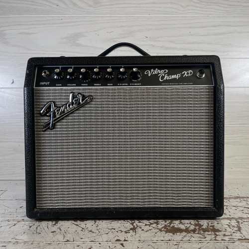 Vist Large View of Product Image Which is Used - Fender VIBRO CHAMP XD 1 x 8 Tube Combo Amplifier 40087-S000232661