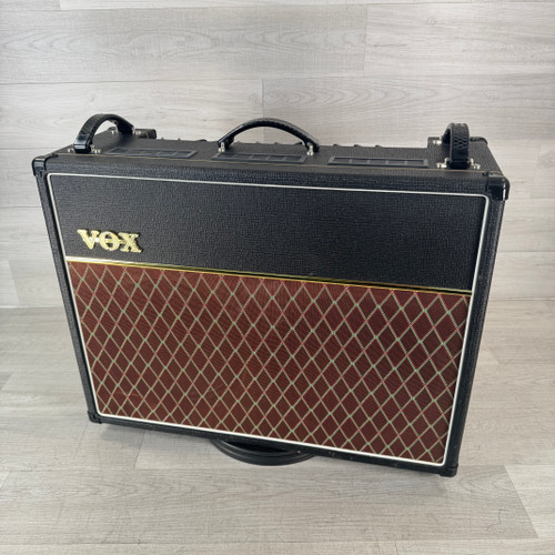 Vist Large View of Product Image Which is Used Vox AC30C2 - 2 x 12-inch 30-watt Tube Combo Amplifier - Celestion G12M Greenback Speakers 40112-S000178706