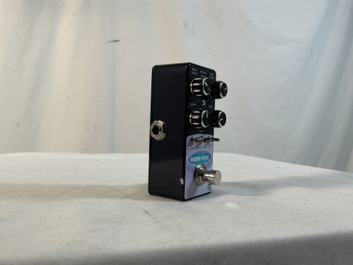 Vist Large View of Product Image Which is Used Pigtronix MOON POOL Modulation Filter Pedal 40012-S000304303