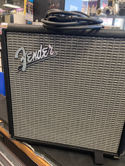 Used Fender RUMBLE 15 1 x 10 Bass Combo Amplifier 1 x 10 40085-S000105612