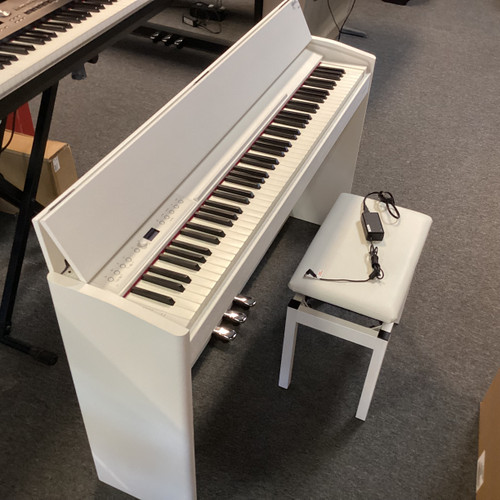 Used Roland F701-WH 88-Key Console Dgtal Piano 88-key 40111-S000188296