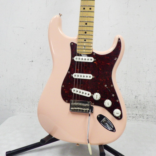 Vist Large View of Product Image Which is Used Fender Limited Edition Player Stratocaster Electric Guitar Pink 40042-S000259888