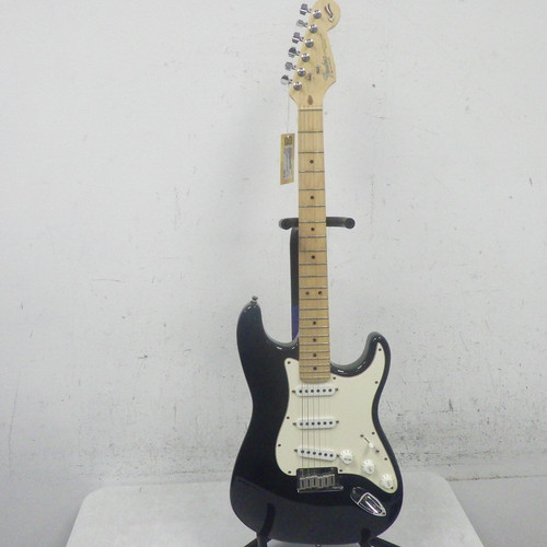 Vist Large View of Product Image Which is Used Fender 1994 American Standard Stratocaster Black Electric Guitar 40042-S000259987