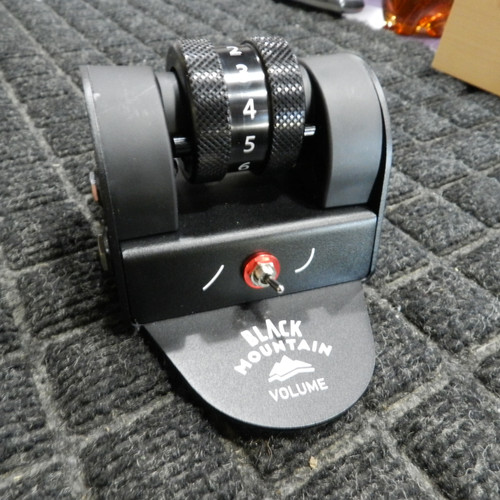 Vist Large View of Product Image Which is Used Black Mountain VOLUME PEDAL PASSIVE Volume Pedal 40105-S000076311