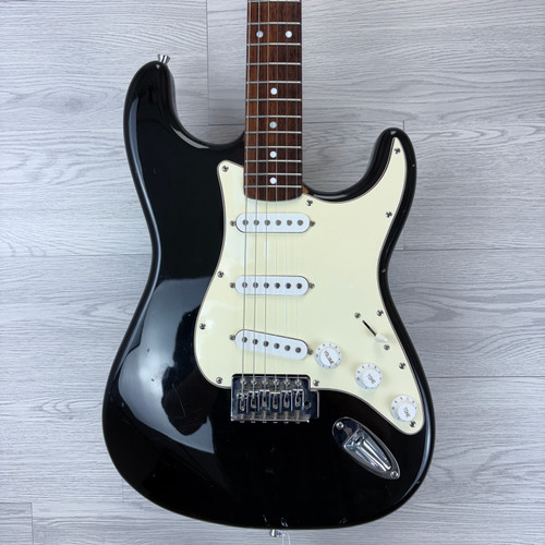 Vist Large View of Product Image Which is Used Squier STRAT S Type Electric Guitar Black 6-String 41124-S000205516
