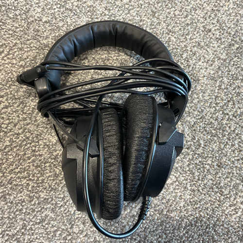 Vist Large View of Product Image Which is Used BEYER BEYERDYNAMIC DT 770 PRO Headphones 41106-S000095035
