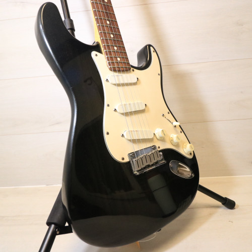 Vist Large View of Product Image Which is Used Fender 1999 DELUXE PLUS Electric Guitar Black 6-String