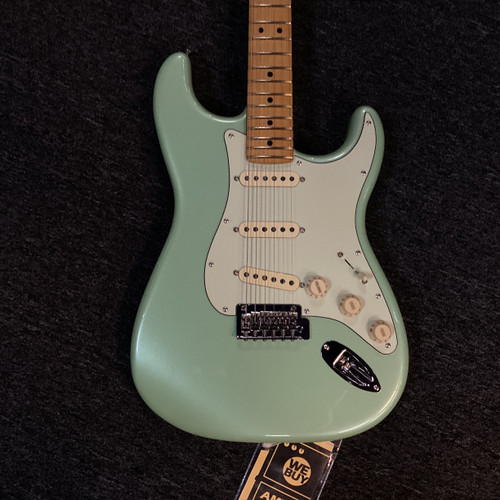 Vist Large View of Product Image Which is Used Fender STRATOCASTER PLAYER SERIES S Type Electric Guitar Green 6-String 40111-S000188564