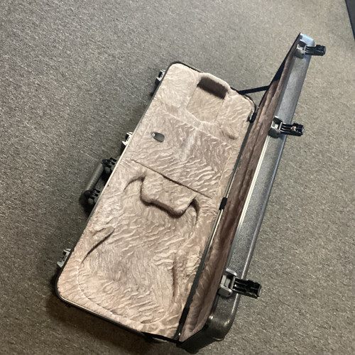 Vist Large View of Product Image Which is Used Fender CASE - DELUXE MOLDED STRAT Guitar Case 40111-S000188602