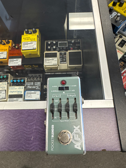 Vist Large View of Product Image Which is Used Fishman AFX POCKET BLENDER Guitar Effect