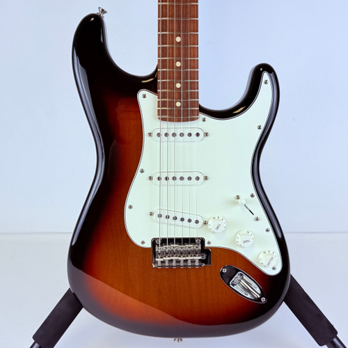 Vist Large View of Product Image Which is Used 2020 Fender Player Stratocaster 3T Sunburst Eletric Guitar