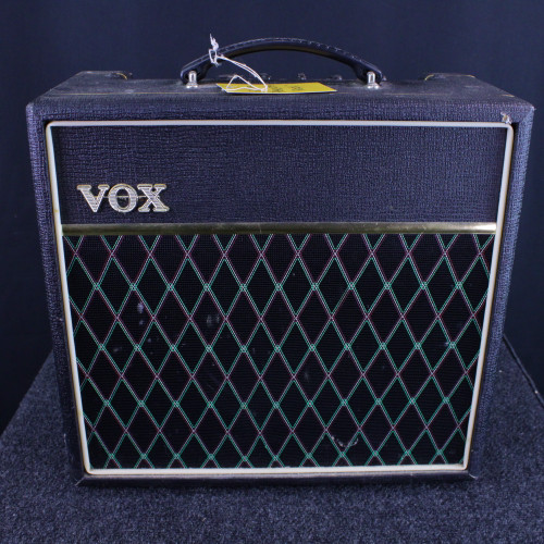Vist Large View of Product Image Which is Used Vox PATHFINDER 15 1 x 12 Solid State Amplifier 1 x 12