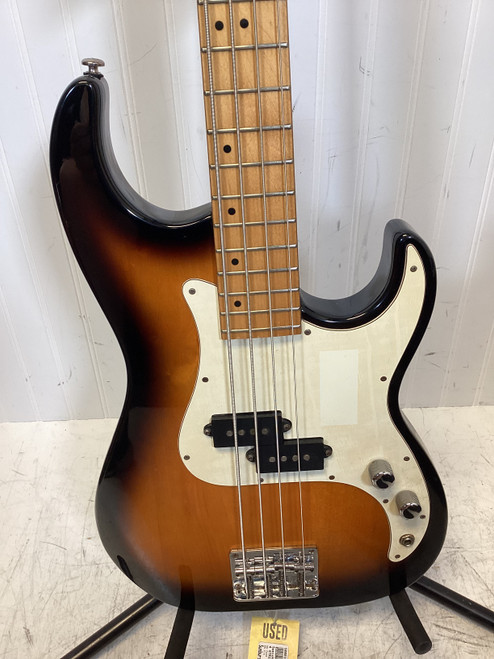 Vist Large View of Product Image Which is Used Samick 4 STRING P BASS P Type Bass Guitar Sunburst 4-String