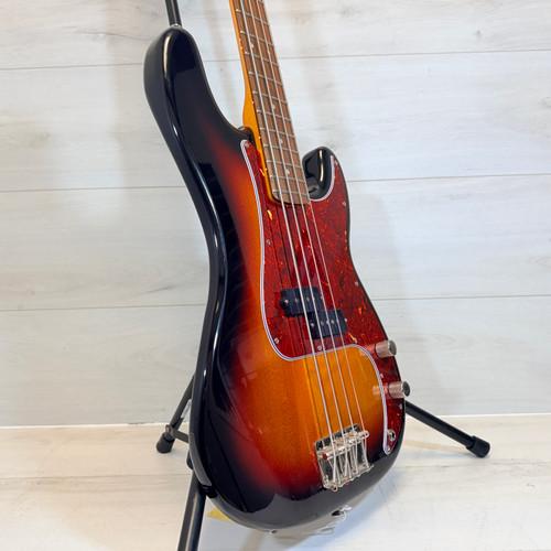 Vist Large View of Product Image Which is Used Squier CLASSIC VIBE 70S PRECISION BASS SEAFOAM Bass Guitar Sunburst 4-String