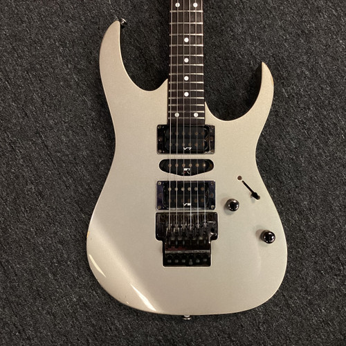 Vist Large View of Product Image Which is Used Ibanez RG570 Super S Electric Guitar Silver/Gray 6-String