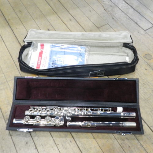 Vist Large View of Product Image Which is Used Yamaha YFL-574 OFFSET G Solid Silver Flute