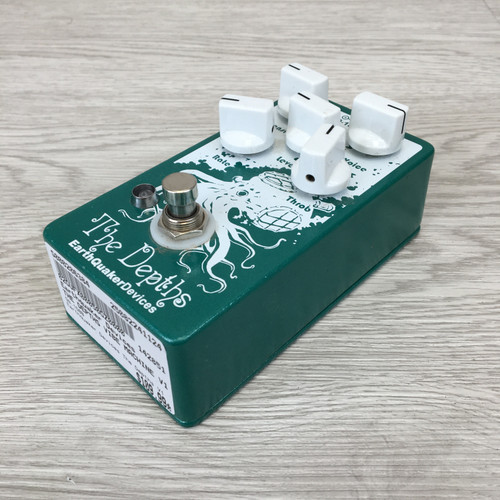 Vist Large View of Product Image Which is Used Earthquaker Devices The Depths Vibe Machine V1 Vibrato Pedal