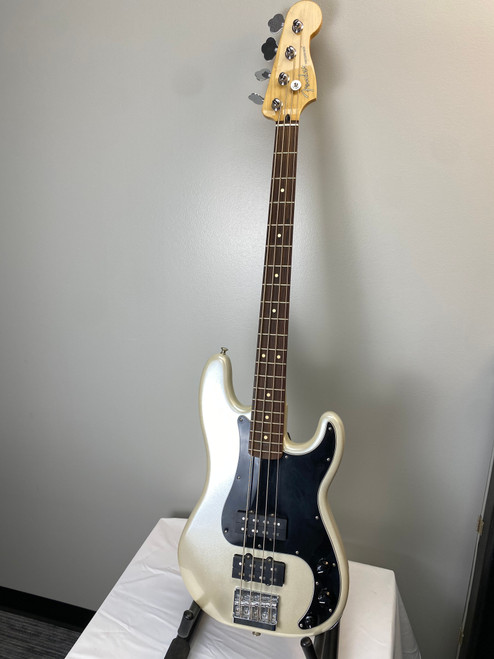 Vist Large View of Product Image Which is Used Fender BLACKTOP JAZZ HH PEARL Vintage J Type Bass Guitar White 4-String