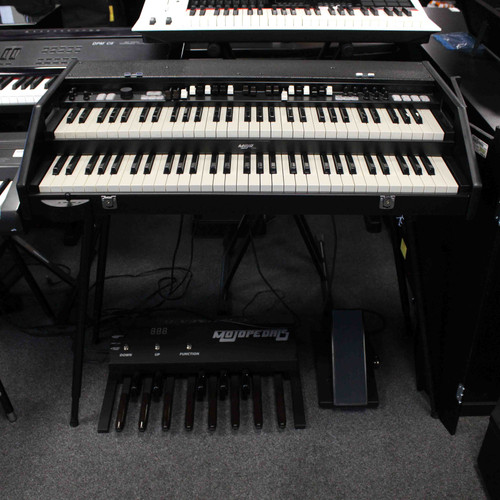 Vist Large View of Product Image Which is Used Crumar MOJO SUITCASE 61-Key Keyboard 61-Key