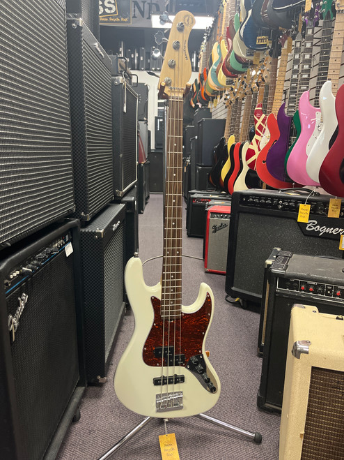 Vist Large View of Product Image Which is Used Sadowsky METRO EXPRESS HYBRID P/J J Type Bass Guitar White 4-String