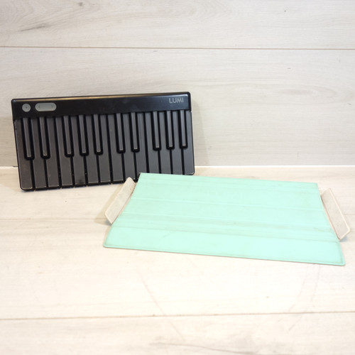 Vist Large View of Product Image Which is Used Roli LUMI Controller Compact