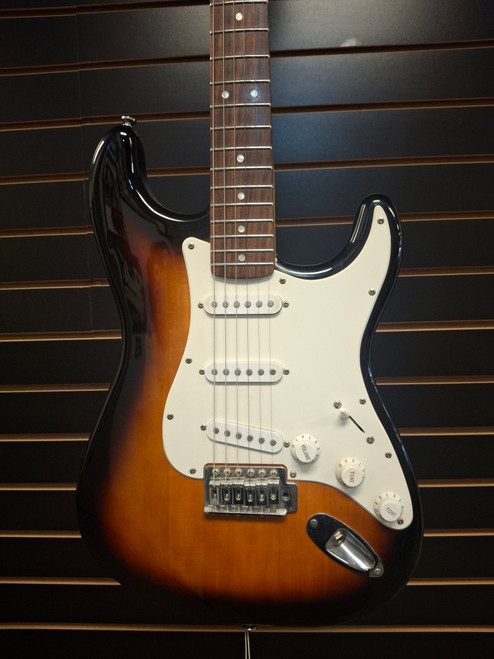 Vist Large View of Product Image Which is Used Squier SQUIER STRATOCASTER Electric Guitar Sunburst 6-String