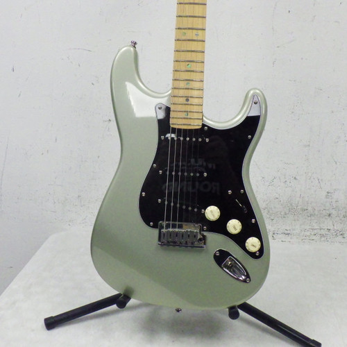 Vist Large View of Product Image Which is Used Fender 06 American Deluxe Strat  Green 6-String