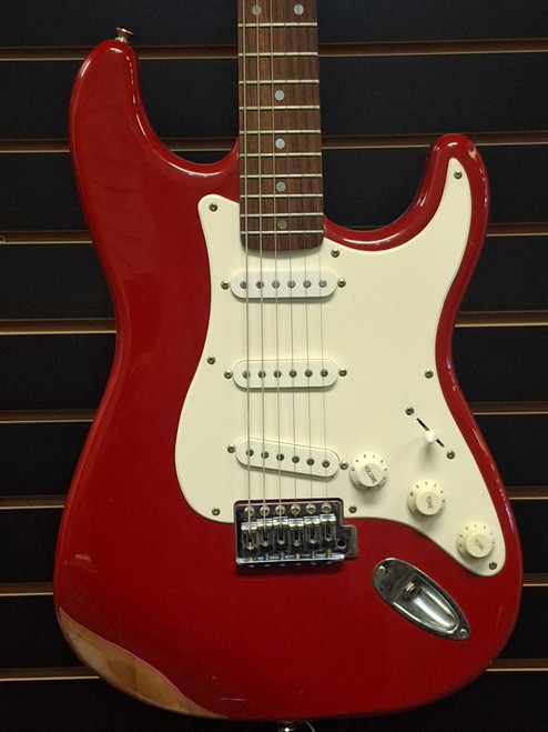 Vist Large View of Product Image Which is Used Squier AFFINITY STRAT Electric Guitar Red 6-String