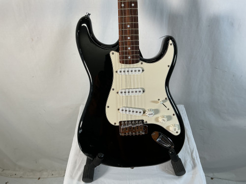 Vist Large View of Product Image Which is Used Squier STANDARD STRATOCASTER S Type Electric Guitar Black 6-String