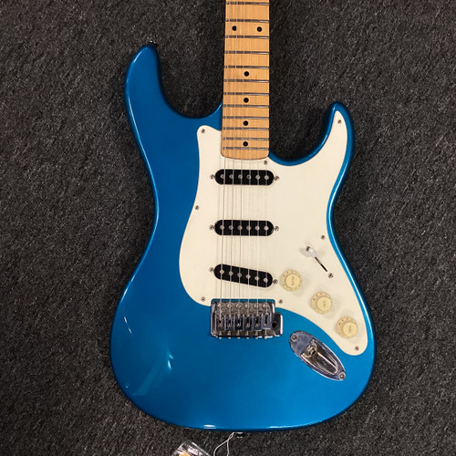 Vist Large View of Product Image Which is Used Samick VALLEY ARTS CUSTOM PRO S Type Electric Guitar Blue 6-String