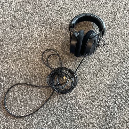 Vist Large View of Product Image Which is Used BEYER BEYERDYNAMIC DT 990 PRO Headphones