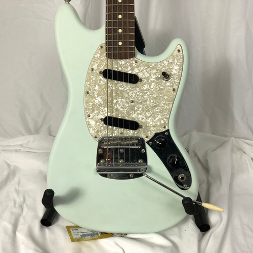 Vist Large View of Product Image Which is Used Fender AMERICAN PERFORMER MUSTANG Offset Double Cutaway Electric Guitar Blue 6-String